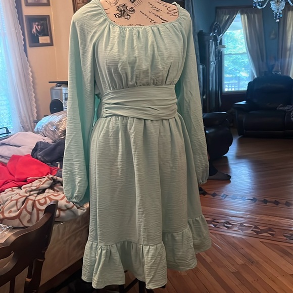 Dress never worn - Picture 1 of 4